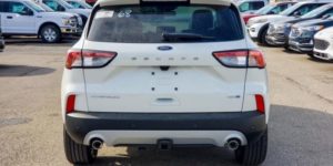 Ford Escape titanium màu trắng 2021